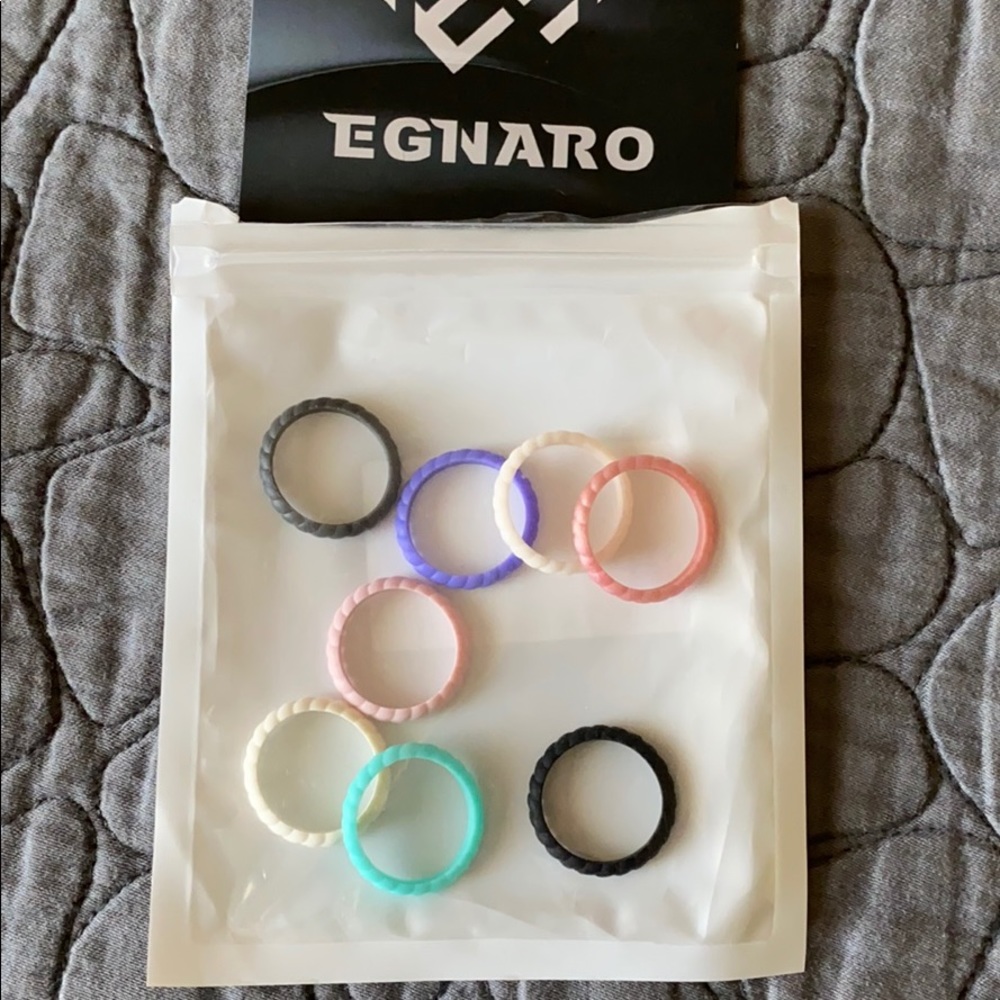 Women’s silicone braided rings￼